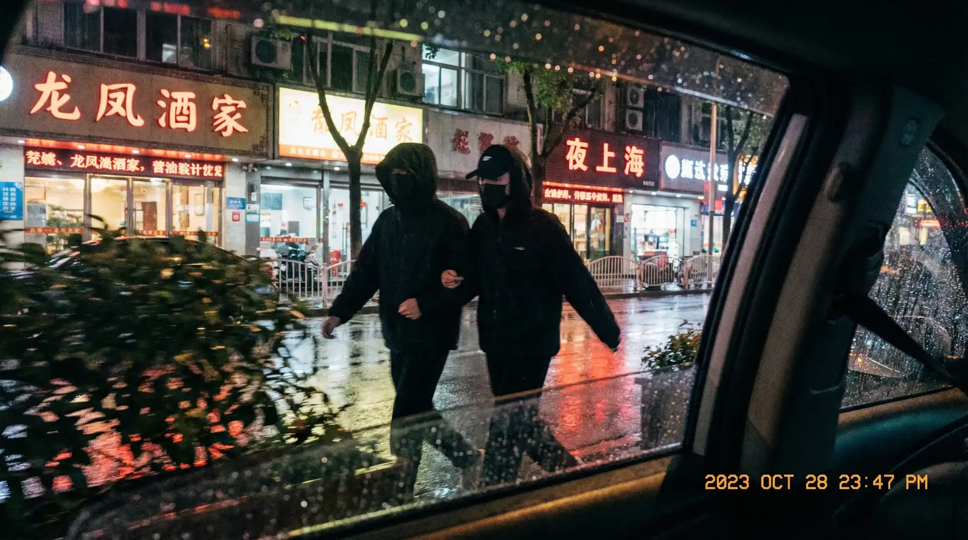 半岛在线体育网平台 - 顶流明星深夜密会现场抓拍照片